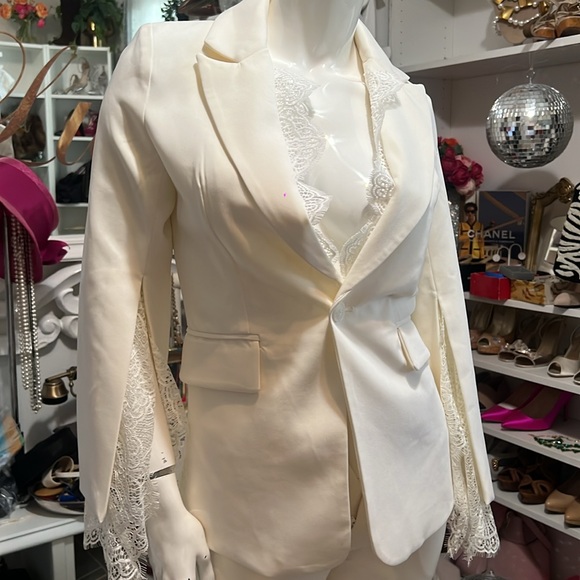 FENDAS White Pantsuit w Lace Design Trim 34/XS - Picture 4 of 16